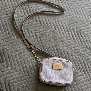 Micheal Kors Crossbody purse